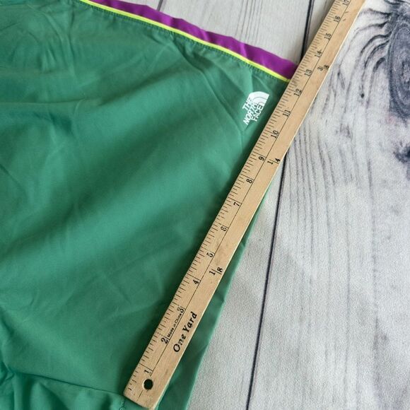 NWT!  THE NORTH FACE Circular Design Green/Purple Running Shorts Gym Hike Sz XXL - Picture 13 of 14